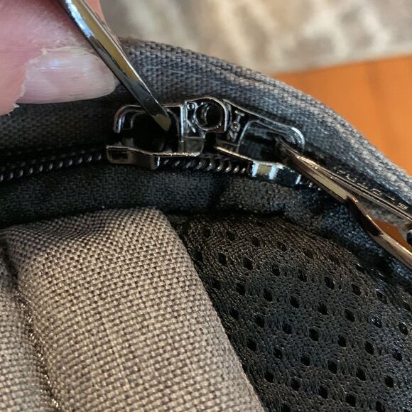 SLOTRA heavy duty laptop gray/black backpack - Picture 10 of 12